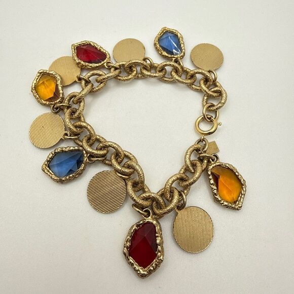 Vintage Emmons gold tone metal and glass "charm" bracelet! - Picture 5 of 14